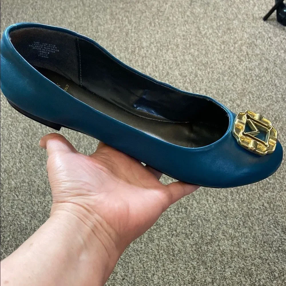 Monet Since 1929 Leather Upper Elegant Teal Flats with Gold Accent Women Sz 10 M